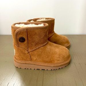 NWT Toddler Ugg boots size 7